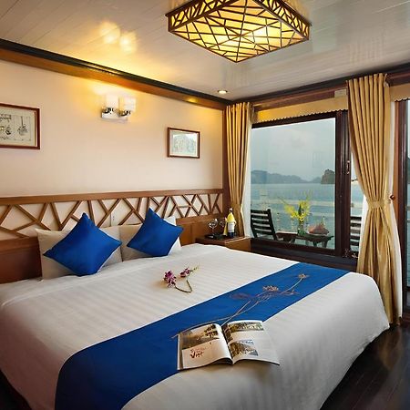 รอยัล พาเลซ ครูซ Hotel ฮาลอง ภายนอก รูปภาพ