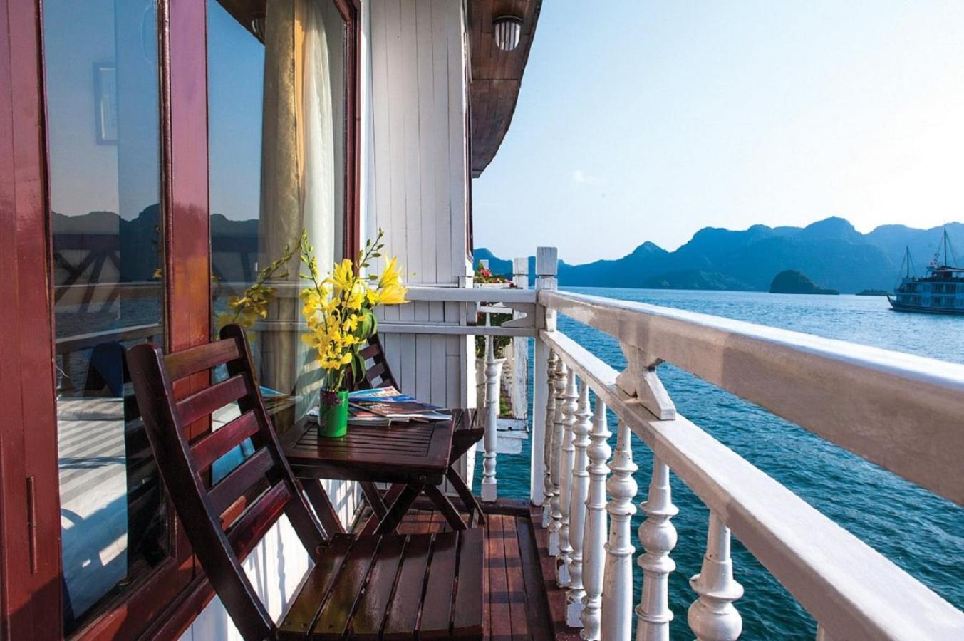 รอยัล พาเลซ ครูซ Hotel ฮาลอง ภายนอก รูปภาพ