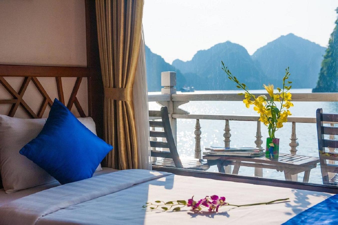 รอยัล พาเลซ ครูซ Hotel ฮาลอง ภายนอก รูปภาพ
