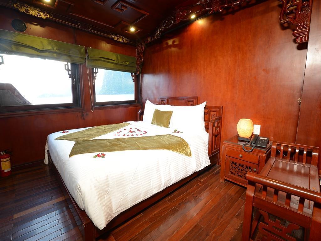 รอยัล พาเลซ ครูซ Hotel ฮาลอง ภายนอก รูปภาพ